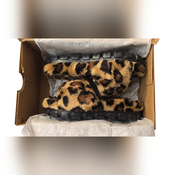 *NWT* Ugg Cozetta Curly Spotty - Picture 4 of 13